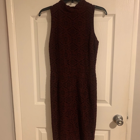 Burgundy midi lace dress - Picture 2 of 3